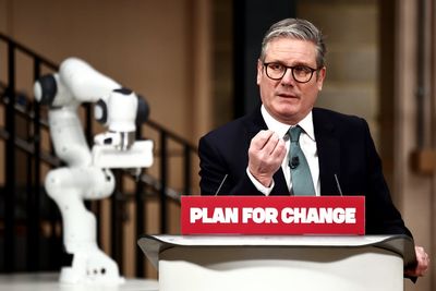 Sir Keir Starmer unveils UK's ‘AI revolution’ ...Tech and Science Daily podcast