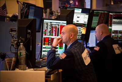 Apple Is One of Only 5 Dow Stocks Up Today