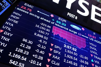 Walmart Is the Only Dow Stock Up in 2016