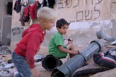 '60 Minutes' Airs Footage Showing Palestinian Children Playing with U.S. Bombs in 'Devastated' Gaza Strip