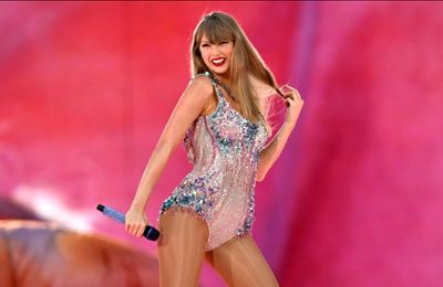 Taylor Swift handed ‘Eras Tour’ staff $100,000 bonus each before they took the show out of US