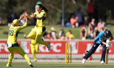 England squander big chance as Australia defend meagre total in Women’s Ashes ODI