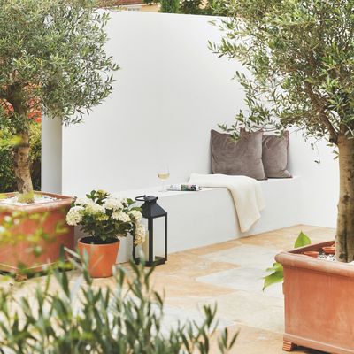 Do you need to clean a patio in winter? Paving experts say it’s key to avoiding these 3 expensive (and potentially dangerous) consequences