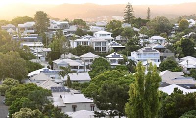 Middle-income Australians experiencing rental stress with a third of pay spent on housing, report shows