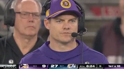 Joe Buck, Troy Aikman Not-So-Subtly Ripped Vikings for Appearing to Give Up vs. Rams