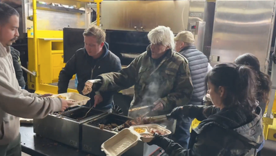 Comedian Jay Leno serves food to LA firefighters battling deadly wildfires