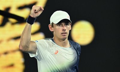 Alex de Minaur brings main character energy in Australian Open straight-sets win