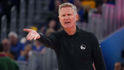 Steve Kerr Warns Warriors About 'Irresponsible' Moves Ahead of NBA Trade Deadline