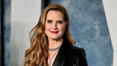 Brooke Shields gifts this candle when she doesn't really know someone, but she wants to make a good impression – it's a celebrity favorite