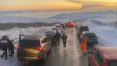 Hikers criticised for poor parking, which slowed rescue teams in the Peak District after a man was injured