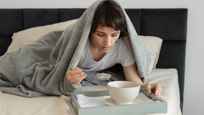 Nutritionist reveals 3 foods you should eat before bed to stay warm