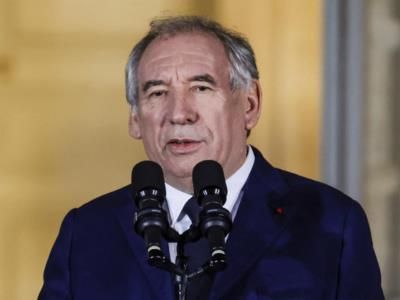 France's New PM To Renegotiate Retirement Age Increase