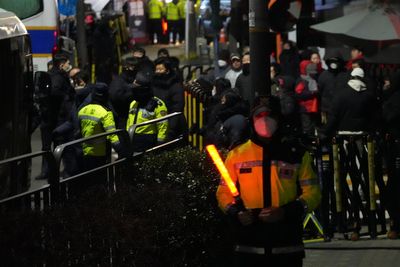 Police in standoff with guards at impeached South Korean President Yoon's residence