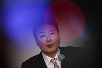 South Korean investigators climb wall of buses and breach fence to finally arrest president Yoon Suk Yeol
