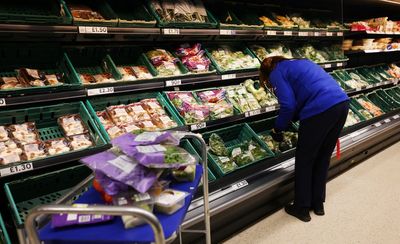 Inflation unexpectedly falls to 2.5% in boost for Reeves’s plans