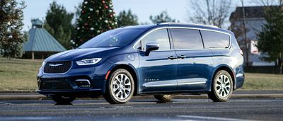 I drove the Chrysler Pacifica PHEV for a week — and it's the last great minivan