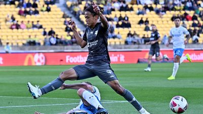 Phoenix teenager denies Sydney FC in A-League Men debut