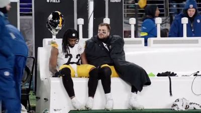 Cameras Catch Somber Najee Harris, Pat Freiermuth Moment After Steelers' Playoff Loss