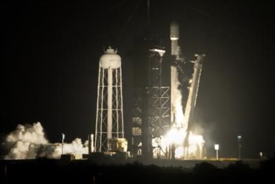 Spacex Launches Lunar Landers For U.S. And Japanese Companies