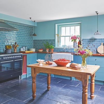 Saturated colours and a daring renovation have transformed this 200-year-old cottage