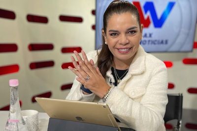 Latina TV Host Breaks Down in Tears After Learning of Her Father's Death On Air - VIDEO