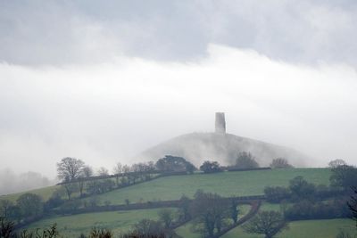 Yellow alert for fog in force with warnings of possible flight disruption