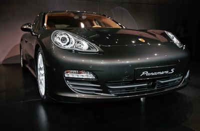 Texas grandfather sues Porsche after he loses index finger to luxury car’s ‘soft-close’ door