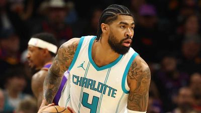 Suns Acquire New Center in Two-Player Swap With Hornets