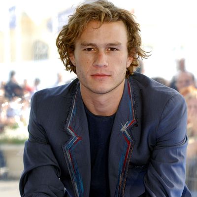 Julia Stiles Pays Tribute to "Generous" '10 Things I Hate About You' Costar Heath Ledger