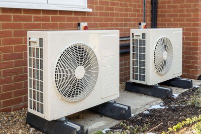 UK homeowners flock to heat pumps but numbers still well below targets