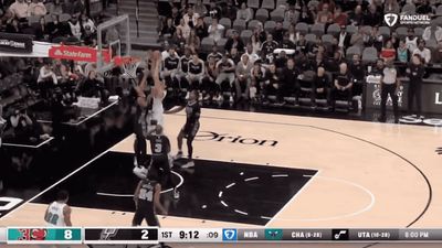 Zach Edey Effortlessly Dunks Over Victor Wembanyama During Grizzlies-Spurs Clash