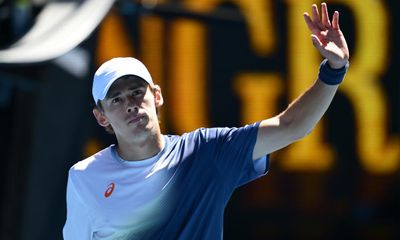 Home hope Alex de Minaur untroubled on way into Australian Open third round