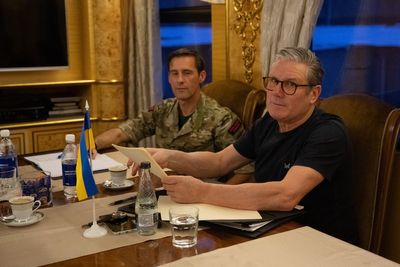 Keir Starmer visits Ukraine to sign major deal just days before Donald Trump enters office