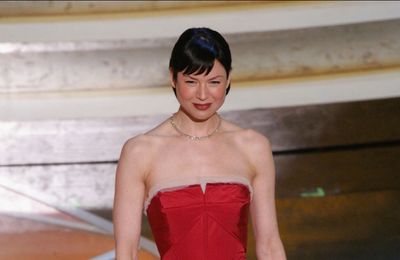 Renée Zellweger recalls awkward 2005 Oscars dress accident that left her bottom exposed