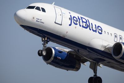 LA Couple Sues JetBlue After 'Watermelon-Sized' Ice Block Crashes Through Roof, Inches From Bed