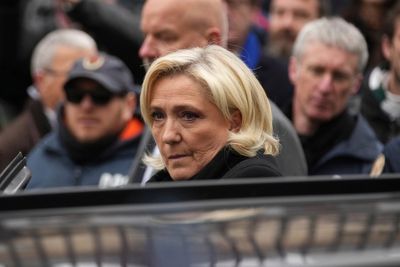 Crowds attend Paris memorial for far-right French leader Jean-Marie Le Pen under tight security