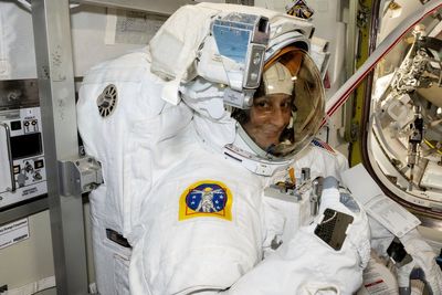 NASA's stuck astronaut steps out on a spacewalk after 7 months in orbit