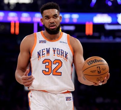 Knicks' Karl-Anthony Towns Suffers Thumb Sprain, Bone Chip