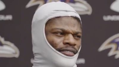 Lamar Jackson Gives Funny Reason Why He Won't Wear Gloves in Cold Weather vs. Bills