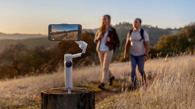 This new smartphone stabilizer helps content creators look less like a one-person show