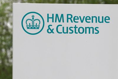 Revenue and Customs workers to strike in pay dispute