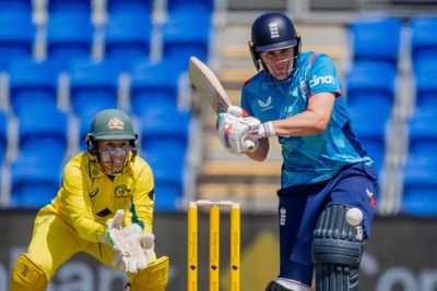 Australia on verge of retaining Women’s Ashes with 86-run win in Hobart