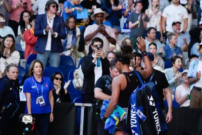 Australian Open: Naomi Osaka stops playing because of an injury against Belinda Bencic