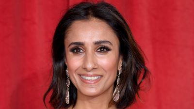 Anita Rani’s wide leg jeans and oversized striped shirt ticks all our boxes for a polished outfit