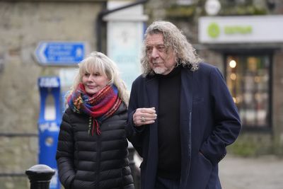 Robert Plant and Johnnie Walker’s ex-radio colleagues arrive for DJ’s funeral