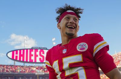 Chiefs QB Patrick Mahomes joins the Invisalign Brand Smile Squad