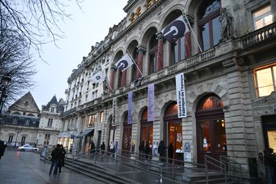 Historic Paris Theater Forced to Close After Hundreds of Migrants Invited to Free Event Refuse to Leave