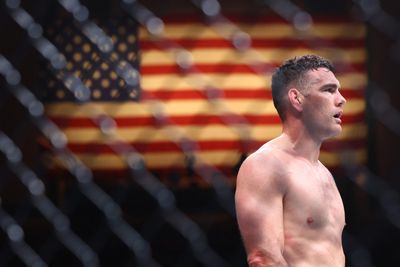 Ex-middleweight champion Chris Weidman announces UFC retirement