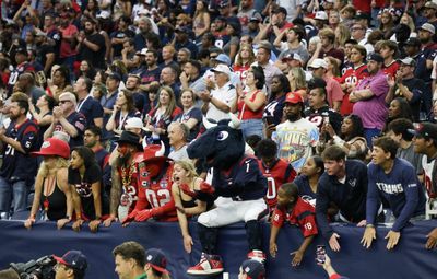 WATCH: Texans fans send off team to Arrowhead Stadium ahead of divsional round