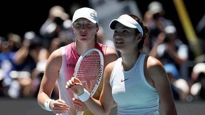 Australian Open 2025: Iga Swiatek beats Emma Raducanu to advance to fourth round
